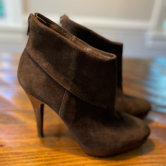 NWT Women’s Steve Madden Trishia brown suede booties SIZE 9.5 - Picture 1 of 13